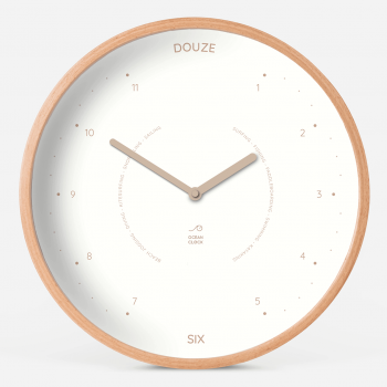 Horloge blanc cassé et aiguilles beige