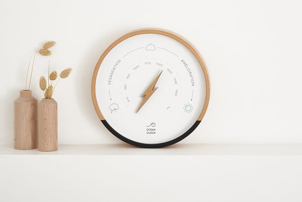 My barometer doesn't seem accurate / the hand appears to be stationary.
